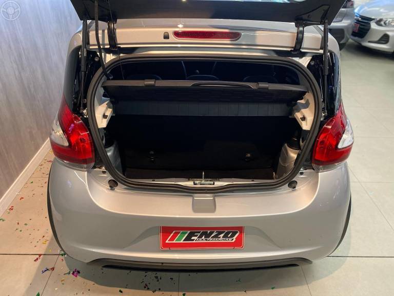 FIAT - MOBI 1.0 8V EVO FLEX LIKE. MANUAL - 2023/2023 - PRATA - R$ 53.900,00