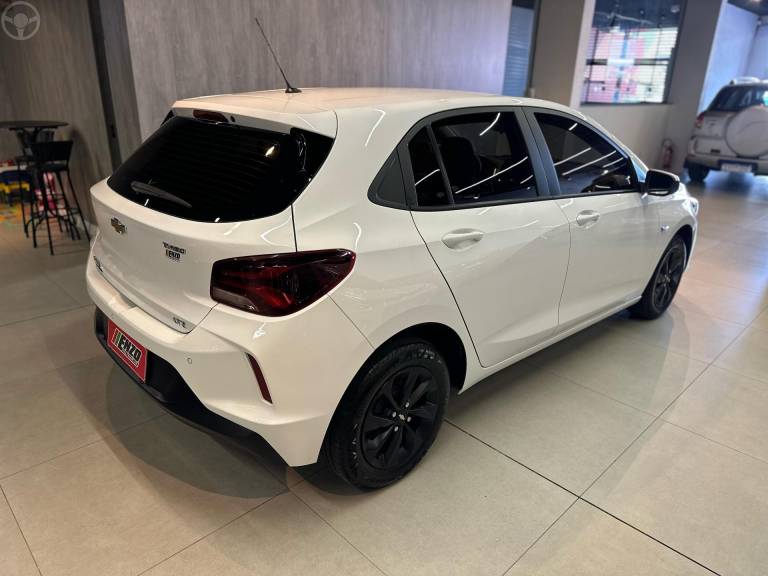 CHEVROLET - ONIX 1.0 LTZ 12V TURBO FLEX 4P MANUAL - 2021/2021 - BRANCA - R$ 73.900,00