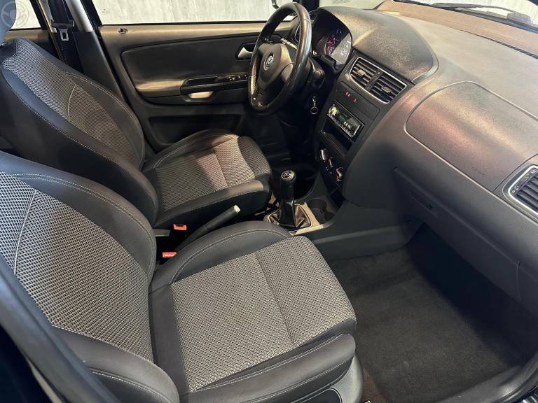 VOLKSWAGEN - SPACEFOX 1.6 MI SPORTLINE 8V FLEX 4P MANUAL - 2010/2011 - PRETA - R$ 38.900,00