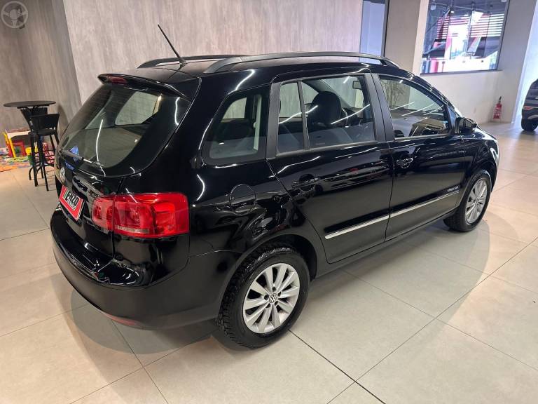 VOLKSWAGEN - SPACEFOX 1.6 MI SPORTLINE 8V FLEX 4P MANUAL - 2010/2011 - PRETA - R$ 38.900,00