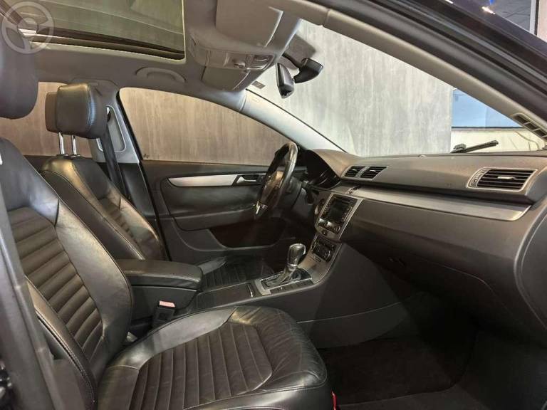 VOLKSWAGEN - PASSAT 2.0 FSI HIGHLINE VARIANT 16V TURBO 4P TIPTRONIC - 2011/2012 - PRETA - R$ 68.900,00