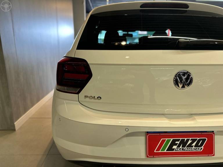 VOLKSWAGEN - POLO 1.0MPI TOTAL FLEX MANUAL - 2020/2021 - BRANCA - R$ 69.900,00