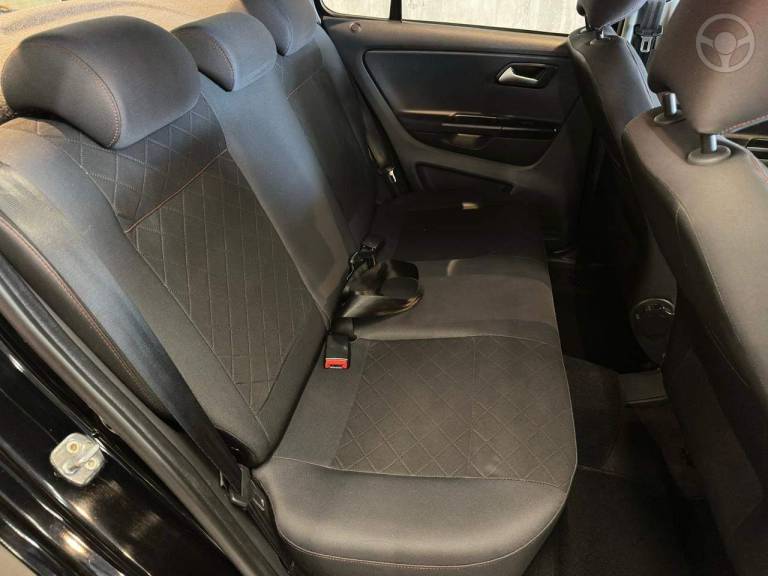 VOLKSWAGEN - FOX 1.6 MI PRIME 8V FLEX 4P MANUAL - 2012/2013 - PRETA - R$ 43.900,00