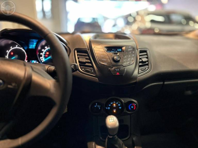 FORD - FIESTA 1.5 S HATCH 16V FLEX 4P MANUAL - 2014/2015 - BRANCA - R$ 43.900,00