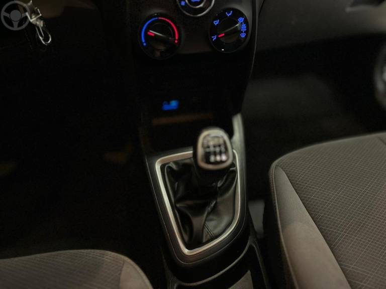HYUNDAI - HB20S 1.0 COMFORT PLUS 12V TURBO FLEX 4P MANUAL - 2017/2018 - BRANCA - R$ 58.900,00