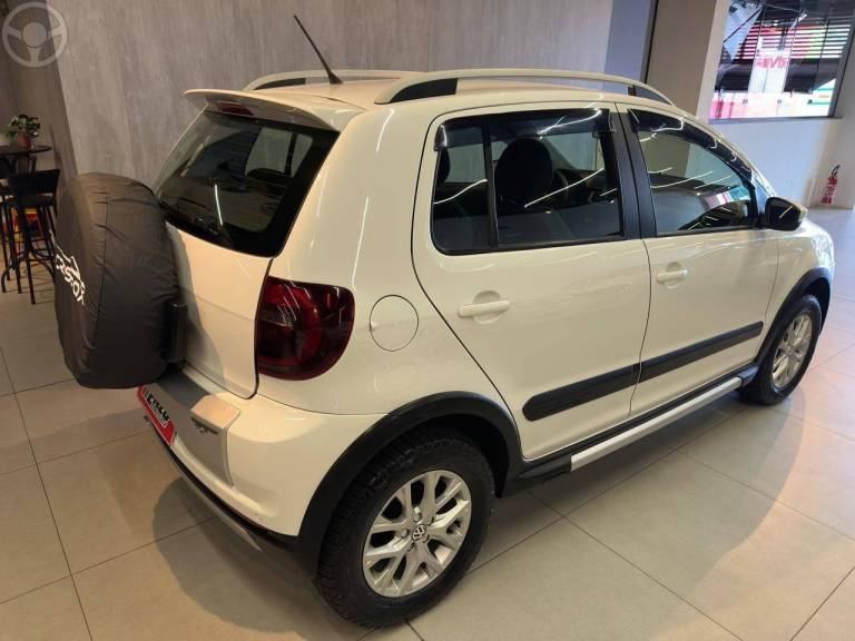 VOLKSWAGEN - CROSSFOX 1.6 MI FLEX 8V 4P MANUAL - 2012/2013 - BRANCA - R$ 48.900,00
