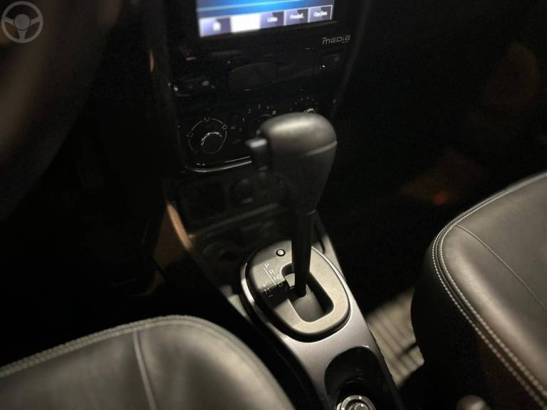 RENAULT - DUSTER 2.0 TECH ROAD 4X2 16V FLEX 4P AUTOMÁTICO - 2013/2014 - PRATA - R$ 55.900,00