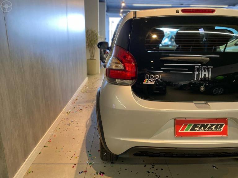 FIAT - MOBI 1.0 8V EVO FLEX LIKE. MANUAL - 2023/2023 - PRATA - R$ 53.900,00
