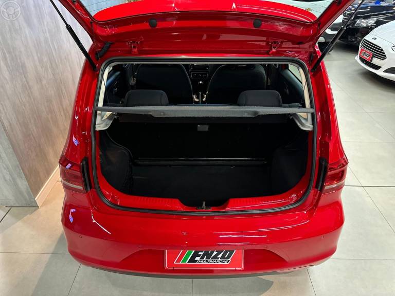 VOLKSWAGEN - FOX 1.6 COMFORTLINE 8V FLEX 4P MANUAL - 2015/2016 - VERMELHA - R$ 49.900,00
