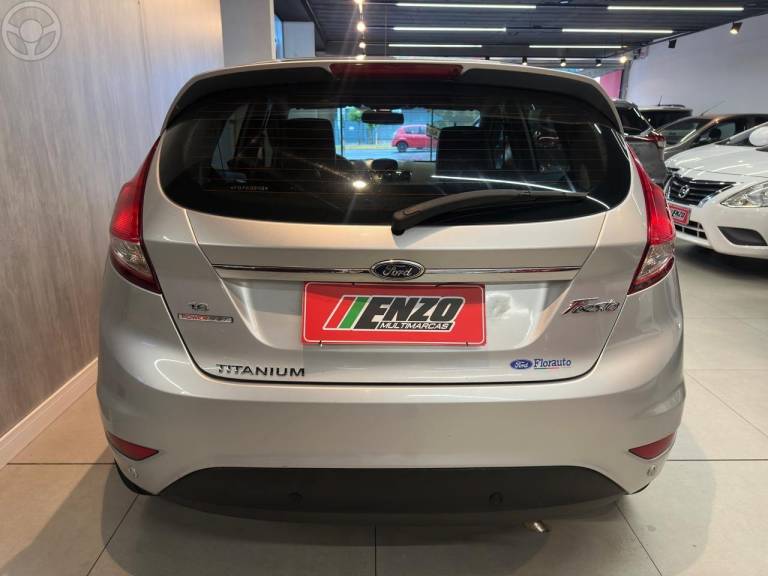FORD - FIESTA 1.6 TITANIUM HATCH 16V FLEX 4P AUTOMÁTICO - 2014/2015 - PRATA - R$ 46.900,00