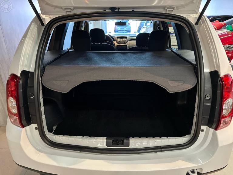 RENAULT - DUSTER 1.6 EXPRESSION 4X2 16V FLEX 4P MANUAL - 2013/2014 - BRANCA - R$ 52.900,00