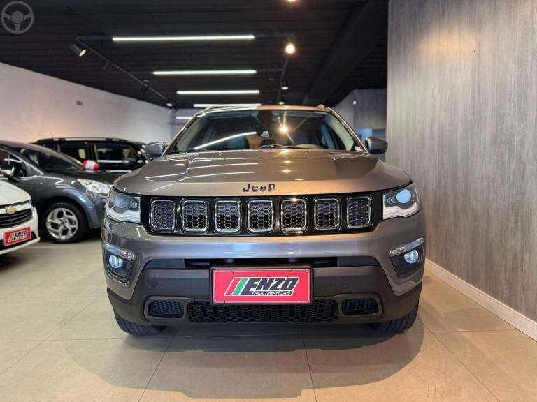 JEEP - COMPASS 2.0 LONGITUDE TD350 TURBO DIESEL 4X4 4P AUTOMÁTICO - 2017/2018 - CINZA - R$ 102.900,00