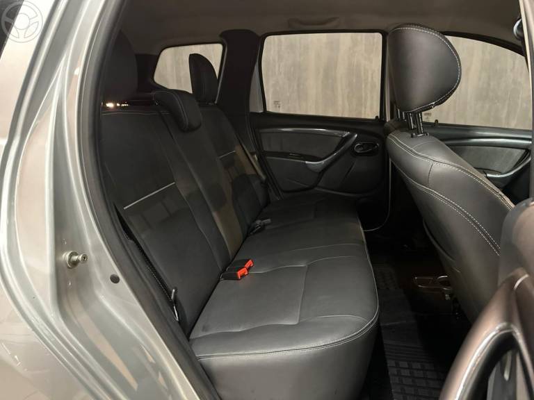 RENAULT - DUSTER 2.0 TECH ROAD 4X2 16V FLEX 4P AUTOMÁTICO - 2013/2014 - PRATA - R$ 55.900,00