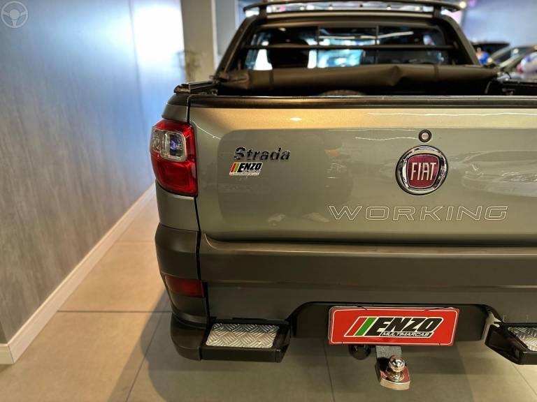 FIAT - STRADA 1.4 MPI WORKING CD 8V FLEX 3P MANUAL - 2014/2015 - CINZA - R$ 61.900,00