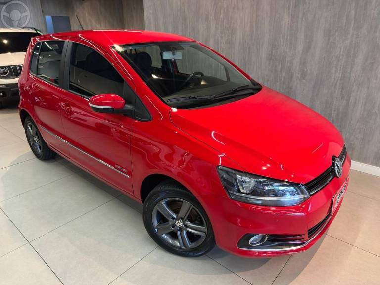 VOLKSWAGEN - FOX 1.6 MI HIGHLINE 8V FLEX 4P MANUAL - 2015/2016 - VERMELHA - R$ 54.900,00