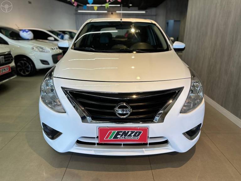 NISSAN - VERSA 1.6 16V FLEX UNIQUE 4P XTRONIC - 2017/2018 - BRANCA - R$ 63.900,00