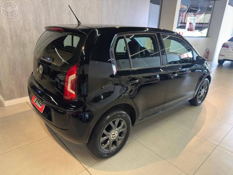 VOLKSWAGEN - UP 1.0 MPI RUN UP 12V FLEX 4P MANUAL - 2016/2017 - PRETA - R$ 49.900,00