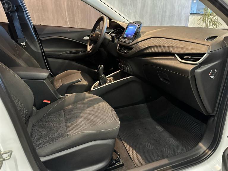 CHEVROLET - ONIX 1.0 LTZ 12V TURBO FLEX 4P MANUAL - 2021/2021 - BRANCA - R$ 73.900,00