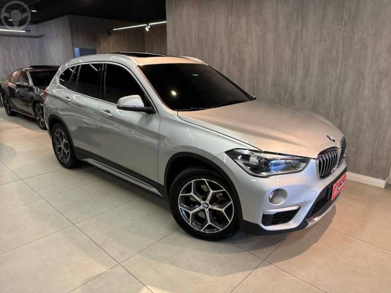 BMW - X1 2.0 16V TURBO SDRIVE20I X-LINE 4P AUTOMÁTICO - 2019/2019 - PRATA - R$ 138.900,00