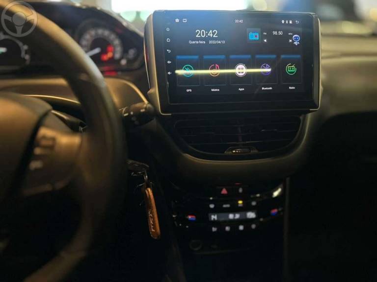 PEUGEOT - 208 1.6 GRIFFE 16V FLEX 4P MANUAL - 2014/2014 - PRATA - R$ 42.900,00