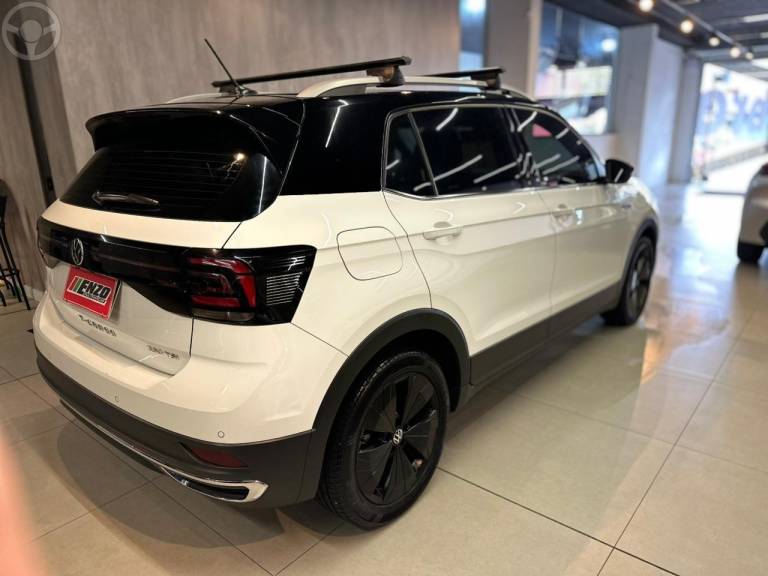 VOLKSWAGEN - T-CROSS 1.4 HIGHLINE TSI 16V FLEX 4P AUTOMÁTICO - 2022/2022 - BRANCA - R$ 110.900,00