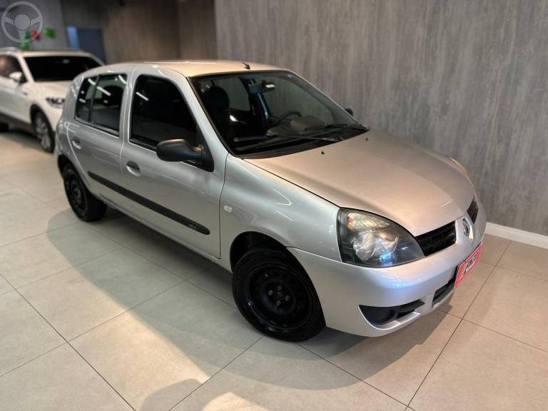RENAULT - CLIO 1.0 CAMPUS 16V FLEX 4P MANUAL - 2011/2011 - PRATA - R$ 27.900,00