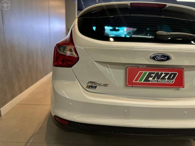 FORD - FOCUS 1.6 SE 16V FLEX 4P MANUAL - 2015/2015 - BRANCA - R$ 63.900,00