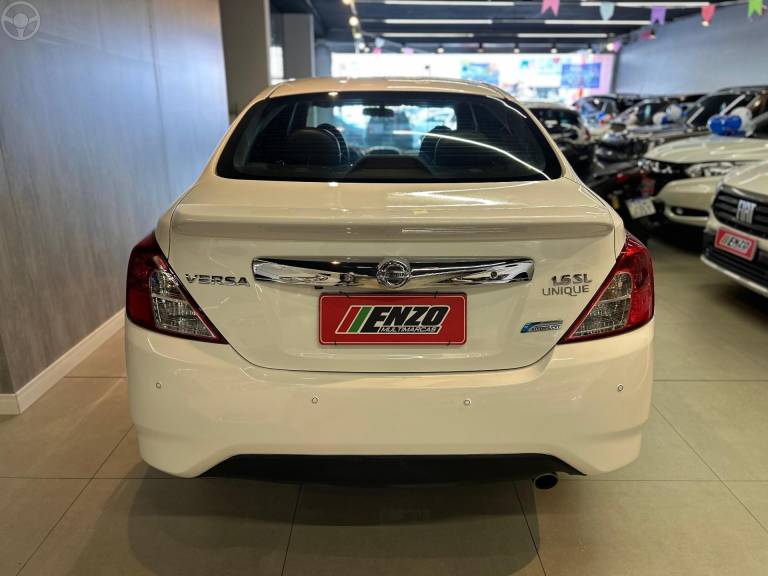 NISSAN - VERSA 1.6 16V FLEX UNIQUE 4P XTRONIC - 2017/2018 - BRANCA - R$ 63.900,00