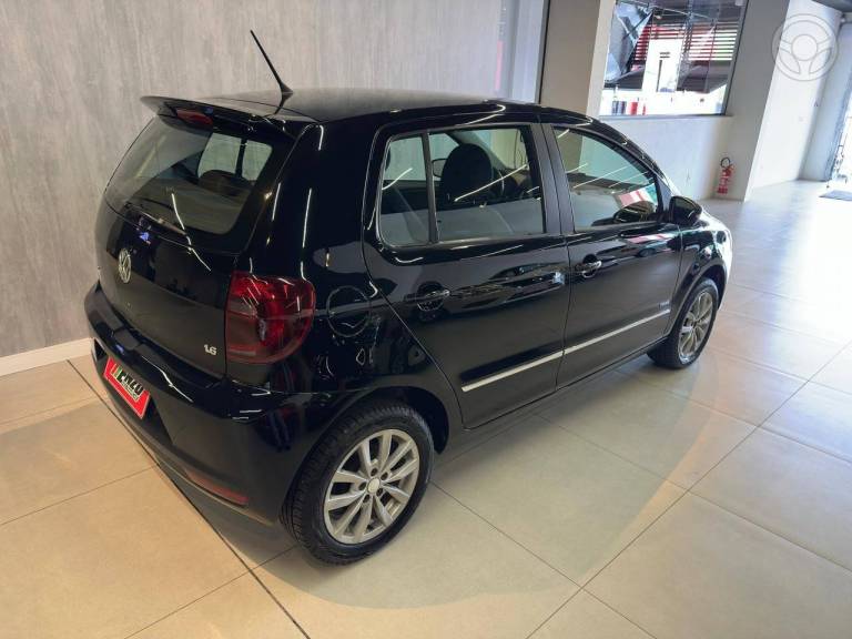 VOLKSWAGEN - FOX 1.6 MI PRIME 8V FLEX 4P MANUAL - 2012/2013 - PRETA - R$ 43.900,00