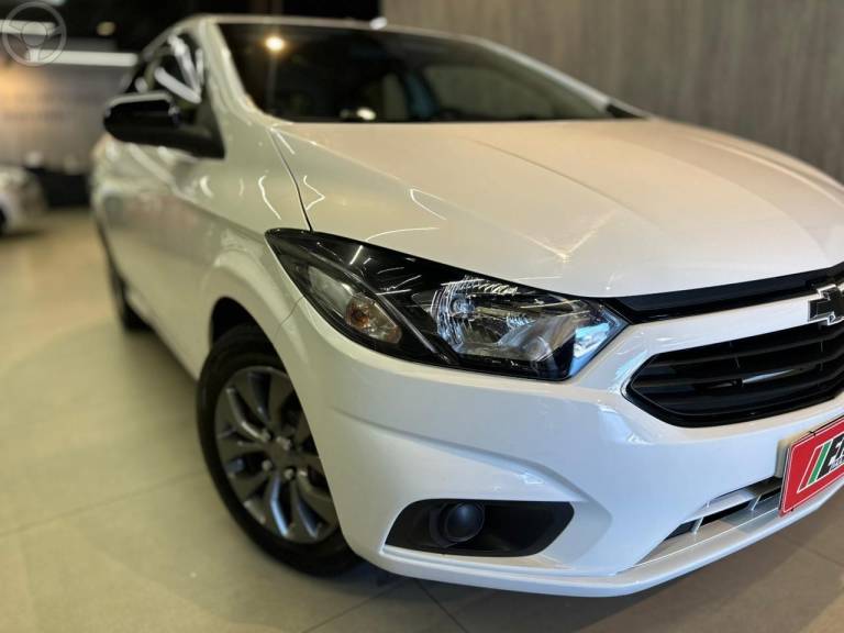 CHEVROLET - ONIX 1.0 JOY PLUS BLACK 8V FLEX 4P MANUAL - 2021/2021 - BRANCA - R$ 58.900,00