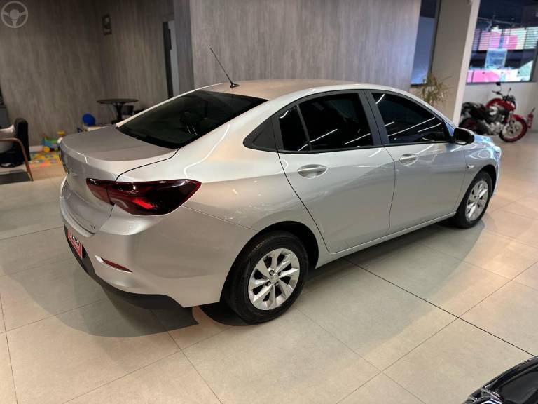 CHEVROLET - ONIX 1.0 LT 12V FLEX 4P MANUAL - 2022/2023 - PRATA - R$ 74.900,00