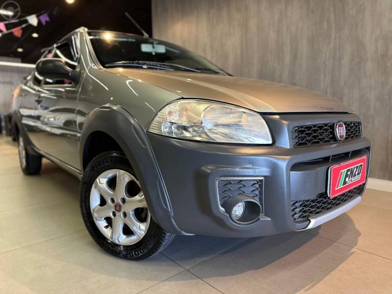 FIAT - STRADA 1.4 MPI WORKING CD 8V FLEX 3P MANUAL - 2014/2015 - CINZA - R$ 61.900,00