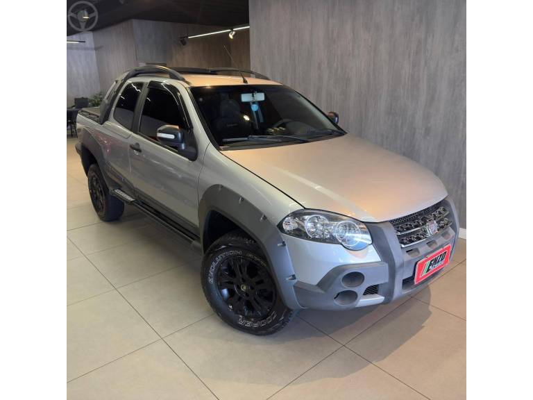 FIAT - STRADA 1.8 MPI ADVENTURE CD 8V FLEX 2P MANUAL - 2011/2012 - PRATA - R$ 55.900,00