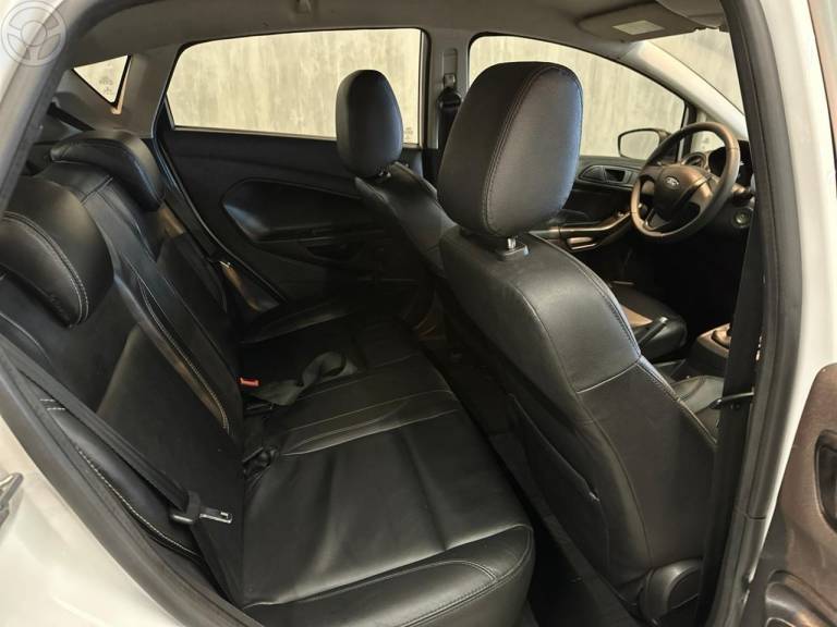 FORD - FIESTA 1.5 S HATCH 16V FLEX 4P MANUAL - 2014/2015 - BRANCA - R$ 43.900,00