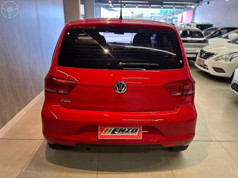 VOLKSWAGEN - FOX 1.0 MI TRENDLINE 8V FLEX 4P MANUAL - 2014/2015 - VERMELHA - R$ 43.900,00