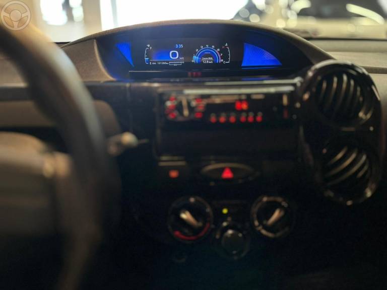 TOYOTA - ETIOS 1.3 X 16V FLEX 4P MANUAL - 2017/2018 - BRANCA - R$ 56.900,00