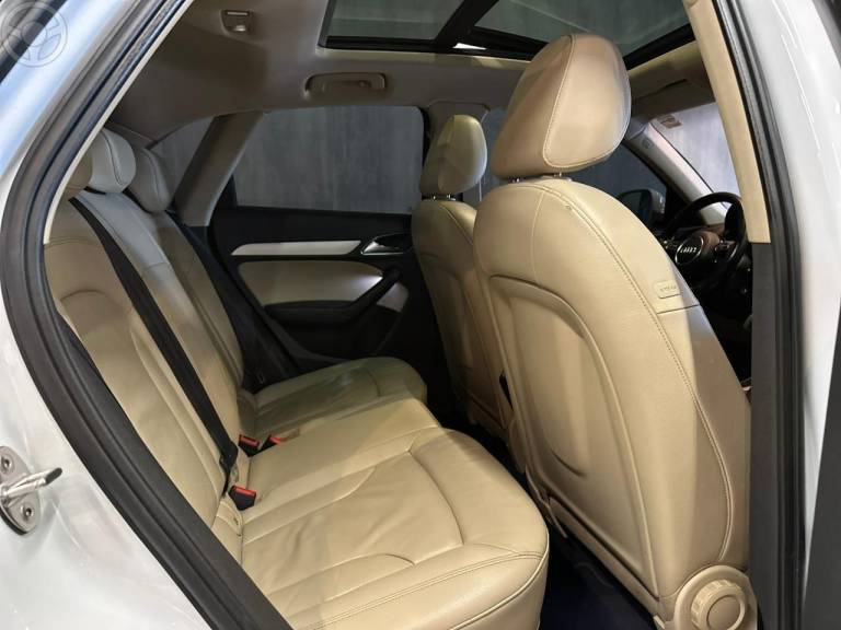 AUDI - Q3 1.4 TFSI AMBIENTE FLEX 4P S TRONIC - 2016/2017 - BRANCA - R$ 103.900,00