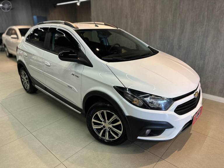 CHEVROLET - ONIX 1.4 MPFI ACTIV 8V FLEX 4P MANUAL - 2016/2017 - BRANCA - R$ 64.900,00