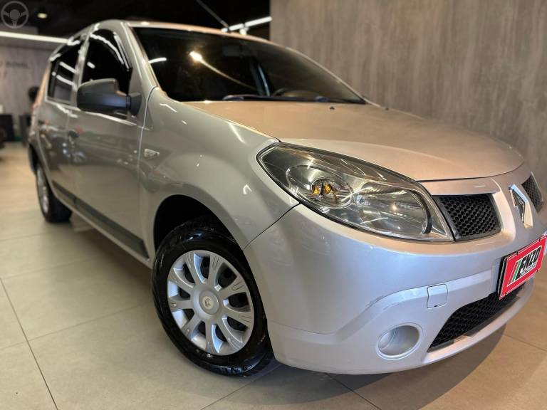 RENAULT - SANDERO 1.6 EXPRESSION 8V FLEX 4P MANUAL - 2009/2010 - PRATA - R$ 24.900,00