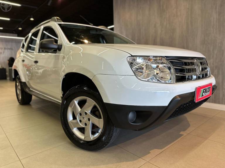RENAULT - DUSTER 1.6 EXPRESSION 4X2 16V FLEX 4P MANUAL - 2013/2014 - BRANCA - R$ 52.900,00