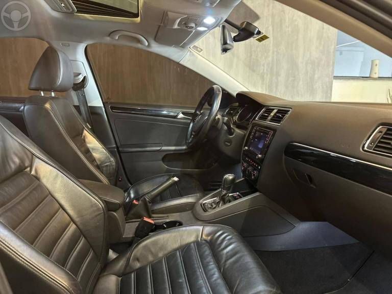VOLKSWAGEN - JETTA 2.0 TSI HIGHLINE 211CV 4P DSG - 2015/2016 - CINZA - R$ 89.900,00