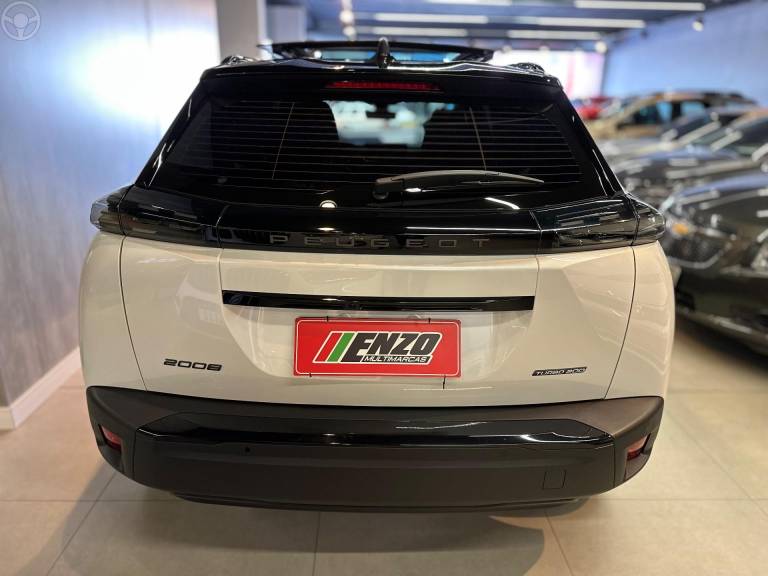 PEUGEOT - 2008 1.0 TURBO GT 200 FLEX 4P AUTOMÁTICO - 2024/2025 - BRANCA - R$ 154.900,00