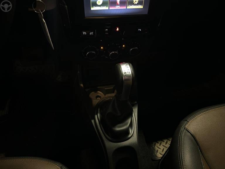 RENAULT - DUSTER 2.0 DYNAMIQUE 4X2 16V FLEX 4P AUTOMÁTICO - 2019/2020 - BRANCA - R$ 78.900,00