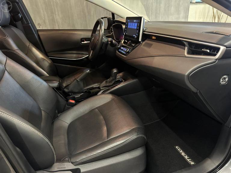 TOYOTA - COROLLA 2.0 XEI 16V FLEX 4P AUTOMÁTICO - 2022/2023 - CINZA - R$ 136.900,00