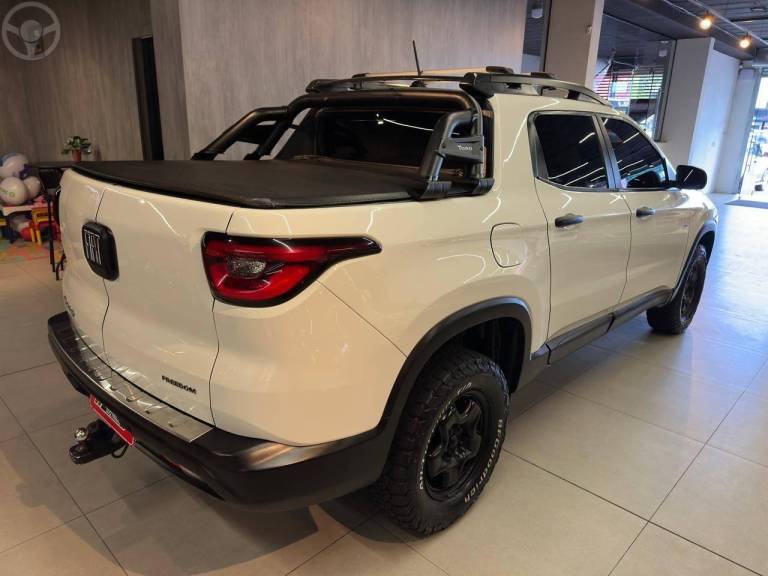 FIAT - TORO 2.0 16V TURBO DIESEL FREEDOM MANUAL - 2017/2017 - BRANCA - R$ 88.900,00