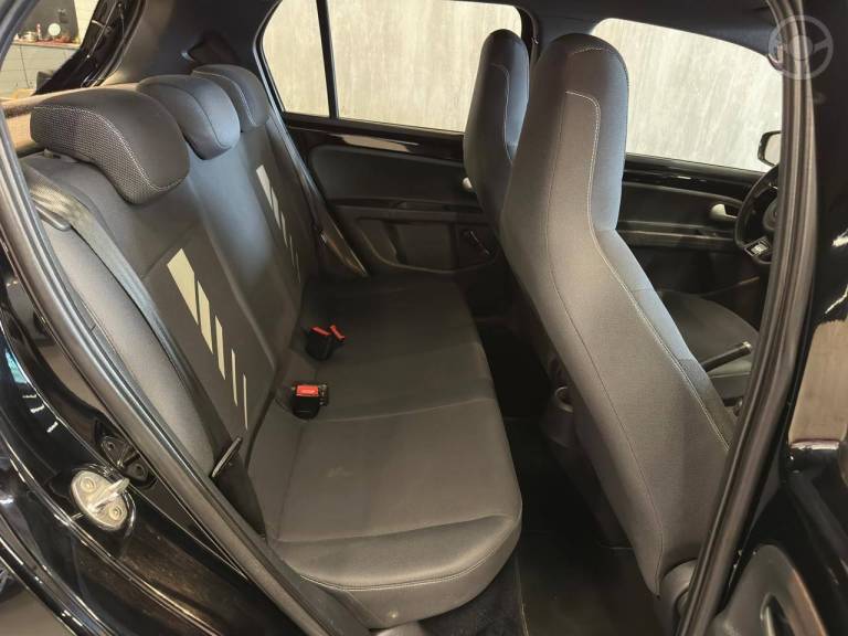 VOLKSWAGEN - UP 1.0 MPI RUN UP 12V FLEX 4P MANUAL - 2016/2017 - PRETA - R$ 47.900,00