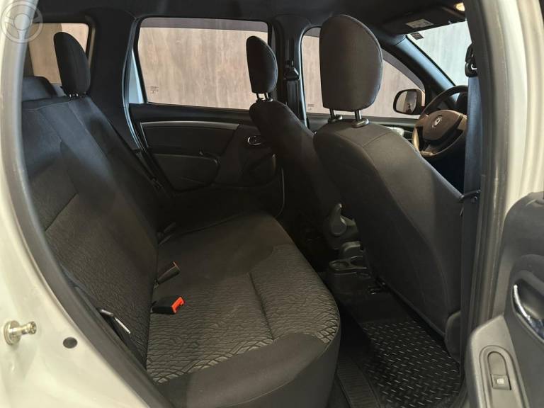 RENAULT - DUSTER 1.6 EXPRESSION 4X2 16V FLEX 4P MANUAL - 2016/2017 - BRANCA - R$ 65.900,00