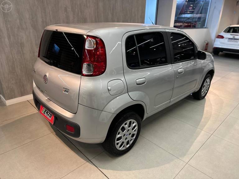 FIAT - UNO 1.0 EVO VIVACE 8V FLEX 4P MANUAL - 2013/2014 - PRATA - R$ 34.900,00