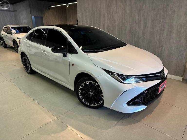 TOYOTA - COROLLA 2.0 GR SPORT 16V FLEX 4P AUTOMÁTICO - 2021/2022 - BRANCA - R$ 140.900,00
