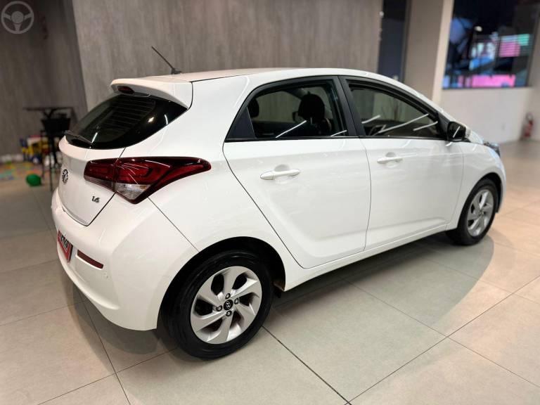 HYUNDAI - HB20 1.6 COMFORT 16V FLEX 4P MANUAL - 2016/2017 - BRANCA - R$ 57.900,00